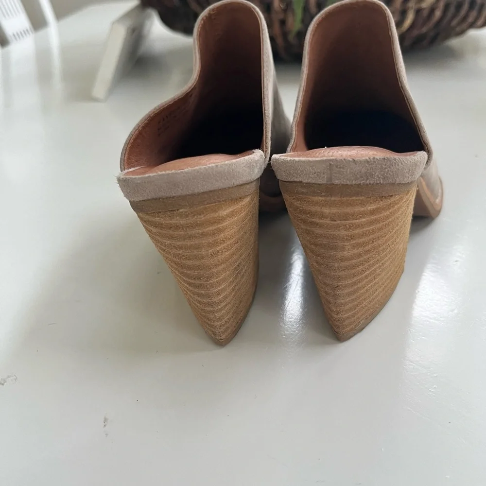 Jeffrey Campbell Mules slides Favela-2 beige 8.5 block heel pointy toe Worn Once - Picture 5 of 9
